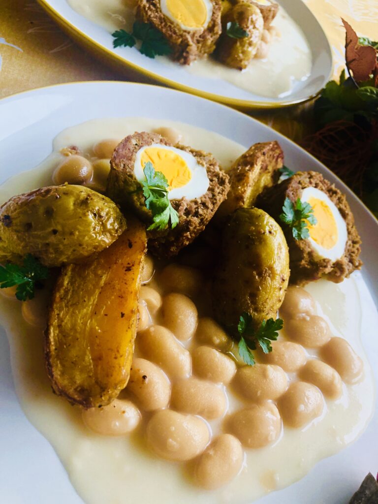 Klasické jedlá, ktoré máte radi sa dajú pripraviť zaujímavo a inak, ako ich poznáme. Napríklad fazuľový prívarok na kyslo, pečené zemiaky, fašírka.