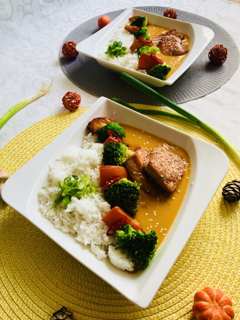 Dnes som si pre vás pripravil pstruha lososovitého s vynikajúcim tekvicovým kari. Ako prílohu som zvolil ryžu basmati.