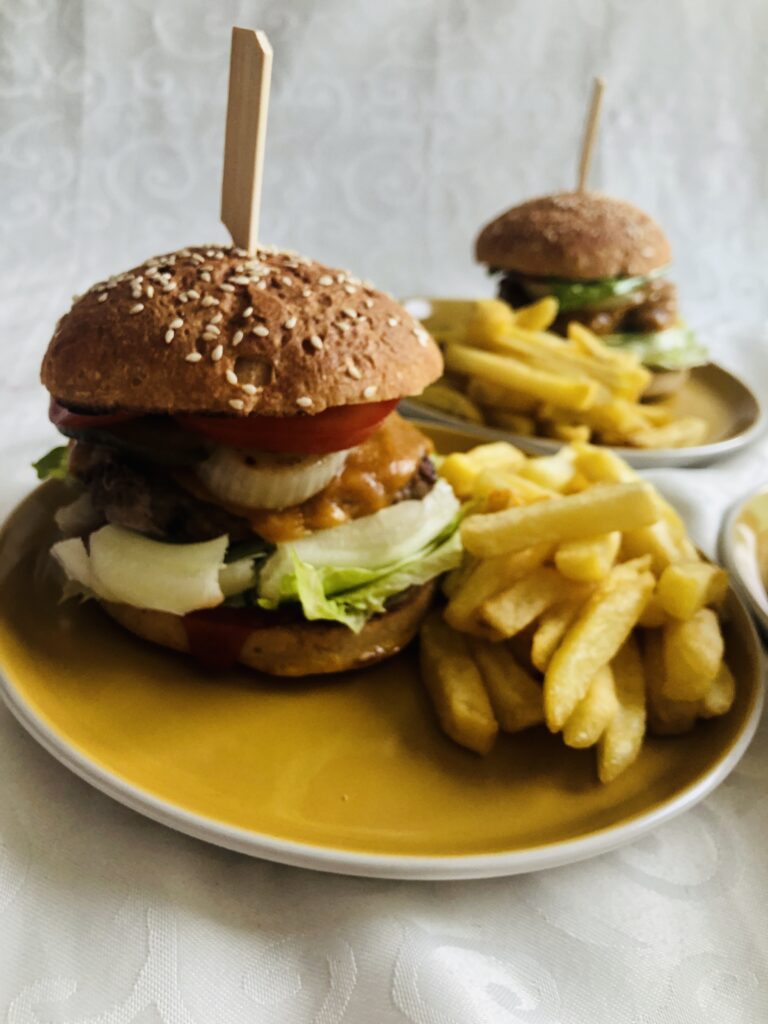 Chodíte do mesta na burger ? A čo tak si doma urobiť vlastný. Domáci bezlepkový burger.