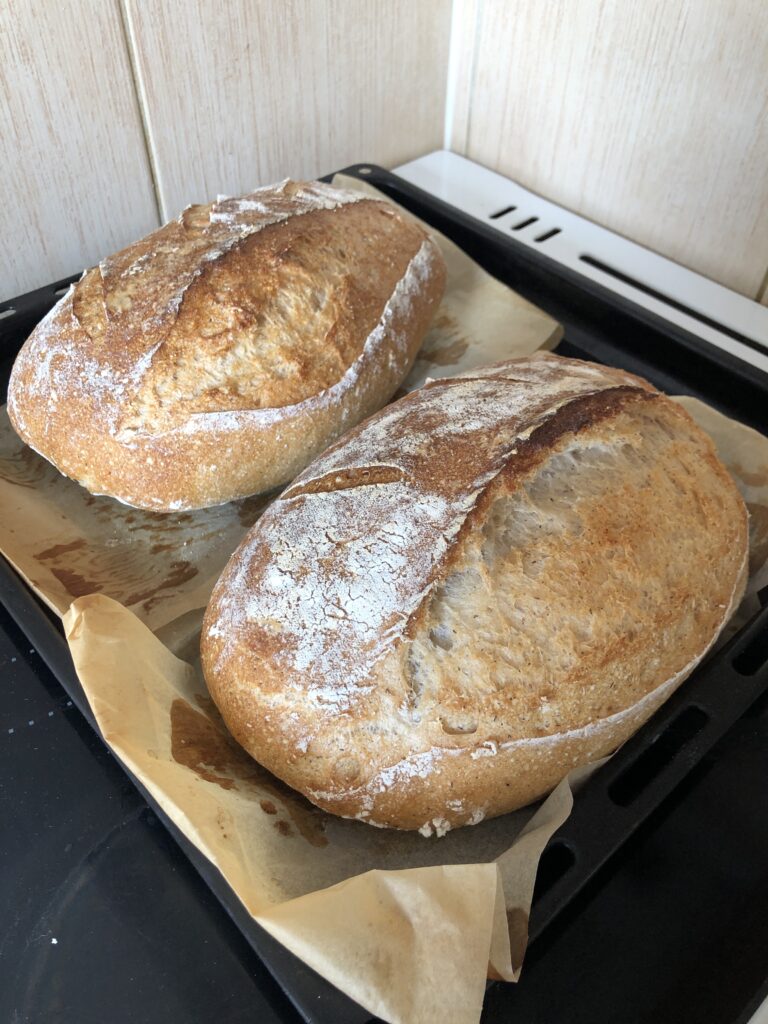 Mám rád, keď si môžem urobiť doma dobrý bezlepkový zemiakový chlieb, ktorý vonia celým bytom. Je neskutočne jemný a má vynikajúcu chuť. Vždy sa teším na jeho pečenie. Určite vyskúšajte.